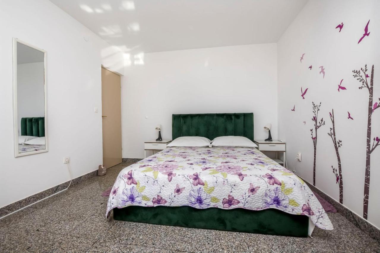 Apartmani Dajana Primosten Bagian luar foto