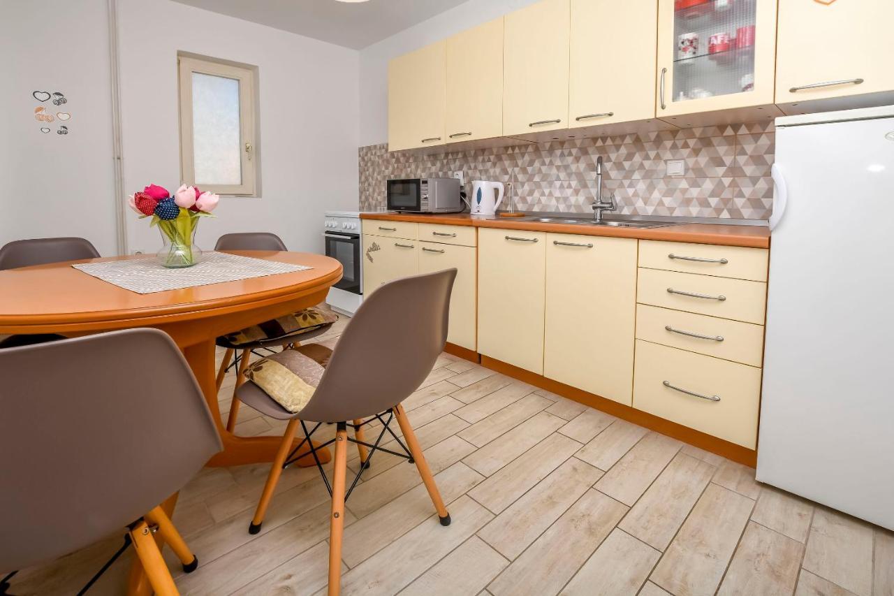 Apartmani Dajana Primosten Bagian luar foto