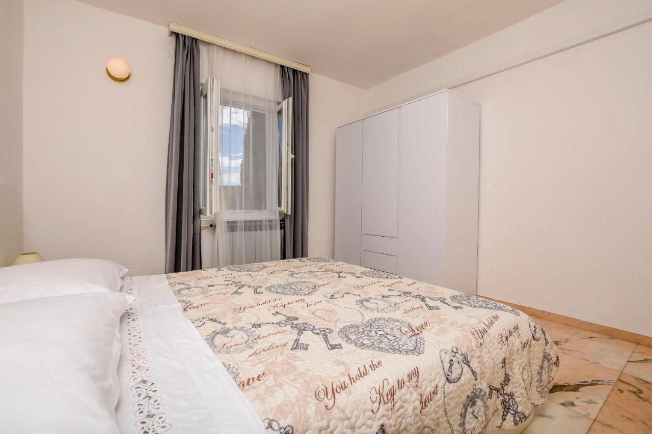 Apartmani Dajana Primosten Bagian luar foto