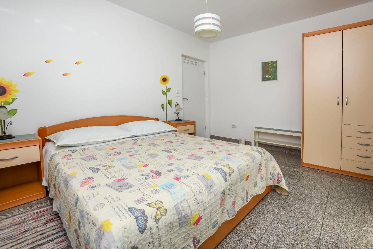 Apartmani Dajana Primosten Bagian luar foto