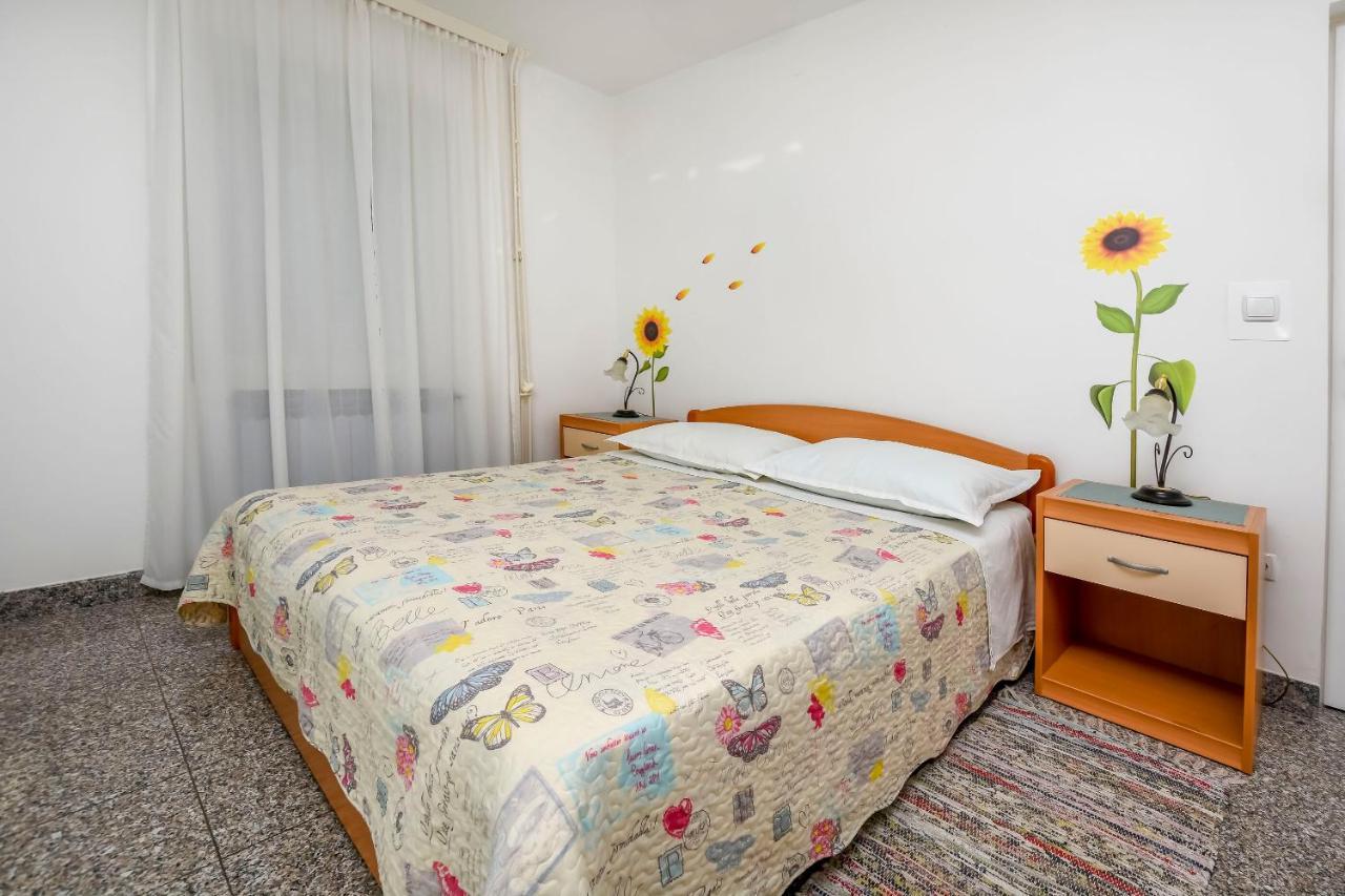 Apartmani Dajana Primosten Bagian luar foto