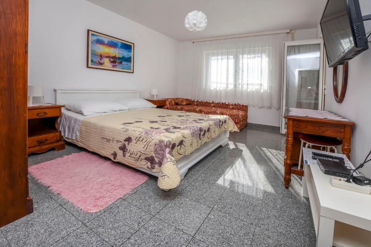 Apartmani Dajana Primosten Bagian luar foto
